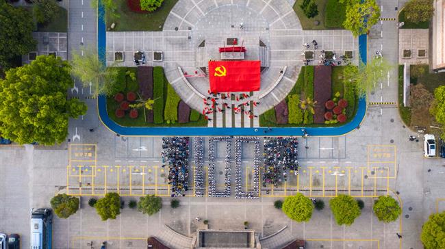 “礼赞建党百年 奏响奋进旋律” 音乐系升旗仪式暨学生自律事项公约发布仪式.jpg