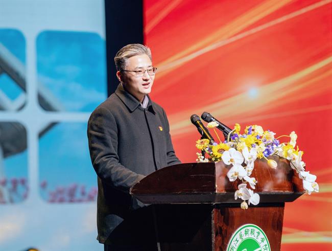 薛书记.jpg 薛书记.jpg