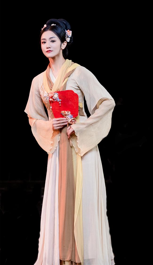 吴佳雯.jpg 吴佳雯.jpg