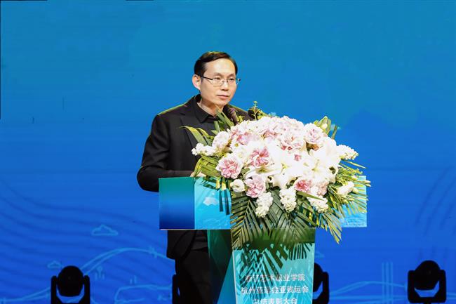 施院长_副本.jpg 施院长_副本.jpg