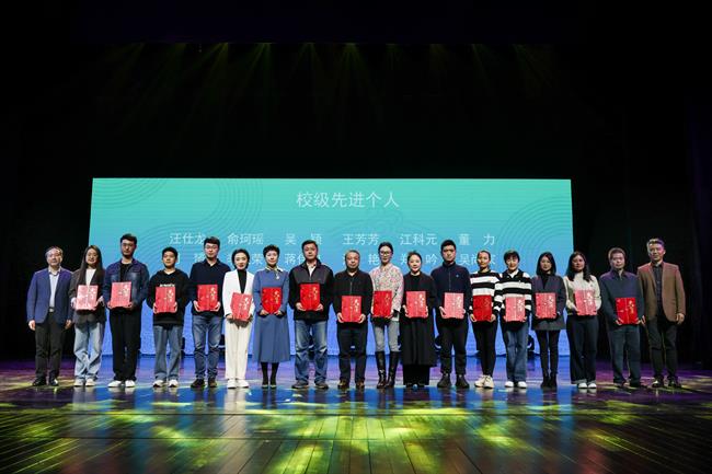 校级先进个人1.jpg 校级先进个人1.jpg