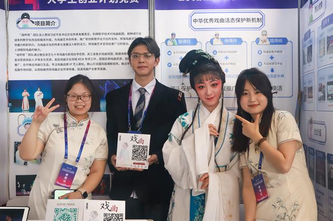 咙咚锵团队照片.jpg 咙咚锵团队照片.jpg