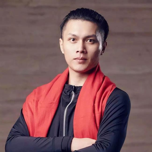 李伟.jpg 李伟.jpg
